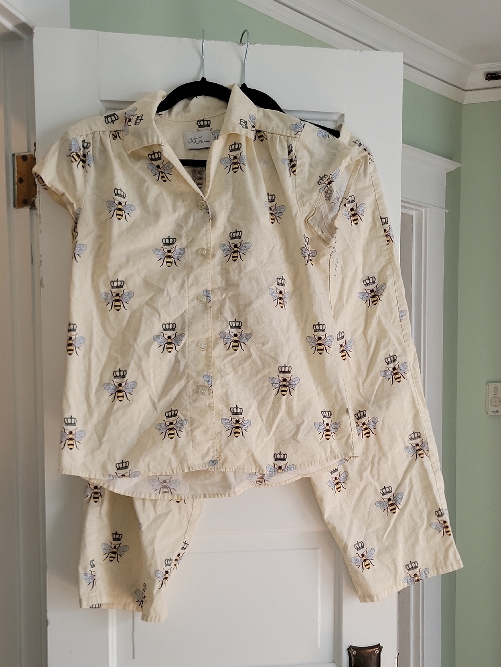 Cat's Pajamas Honeycomb Honey Queen Bee Cream Print Pajama Set - S